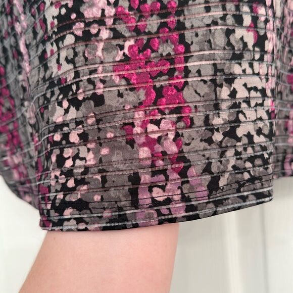 Blouse Floral Partial Button - Picture 7 of 7